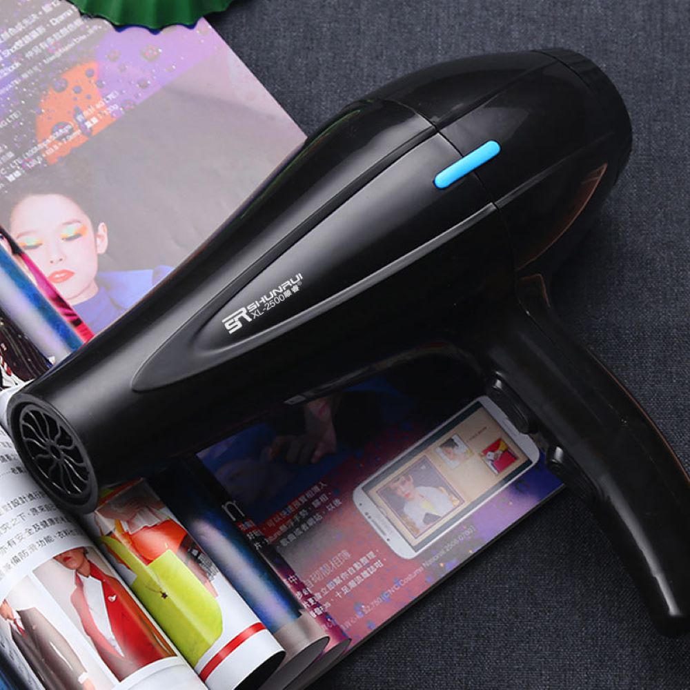 Electric Hairdryer With a Hot/cold Wind Hairdryer